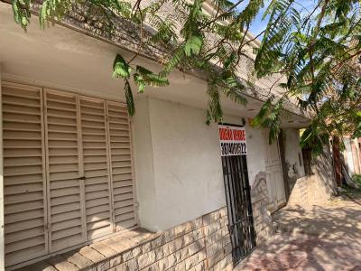 Casas Venta Vendo Casa Importante sobre calle Avda Coln casi Andes de 10x55 metros