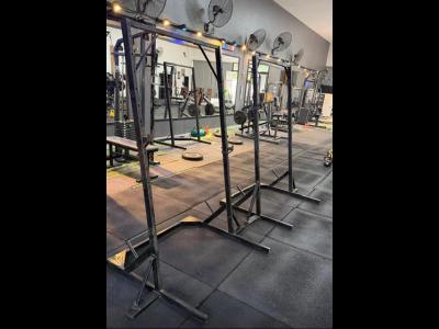 Varios Educacion vendo rack de gym muy buen precio