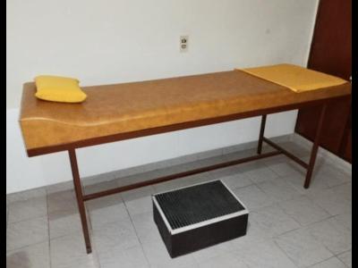Varios Herramientas Camilla reforzada, incluye zalea, almohada y escalon m�vil.
